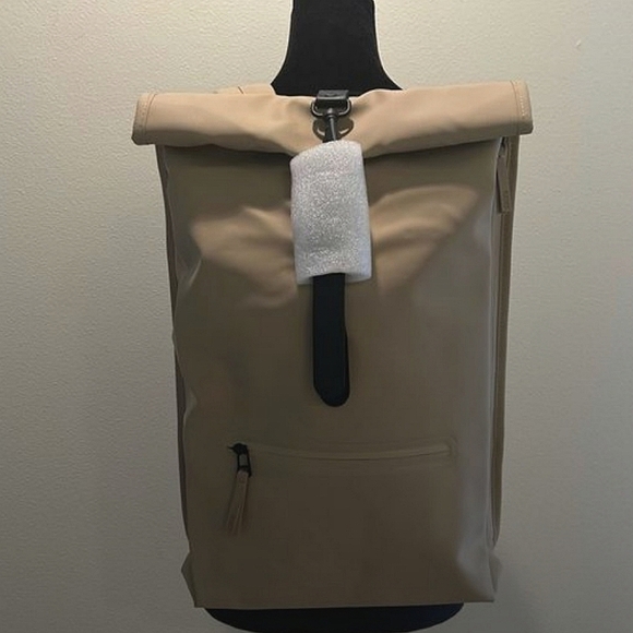 NWT Rain Backpack Rolltop Sand - Picture 3 of 11